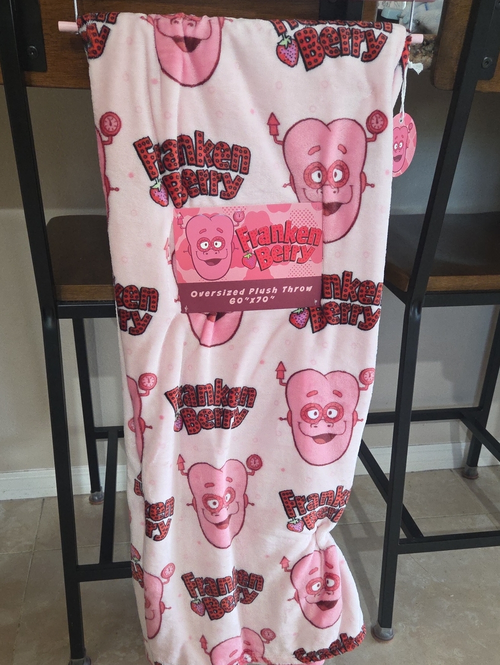 Franken berry Throw Blanket - Pink